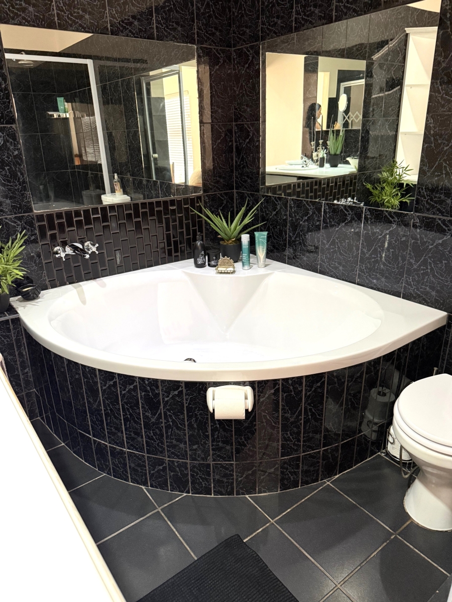 3 Bedroom Property for Sale in Tafelzicht Western Cape